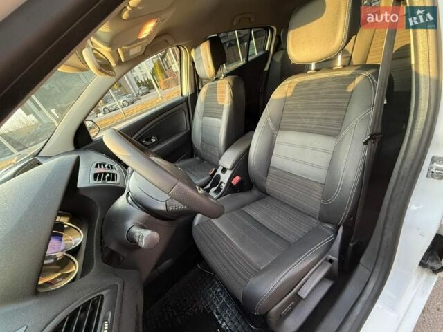 Білий Рено Меган, об'ємом двигуна 1.46 л та пробігом 155 тис. км за 8900 $, фото 9 на Automoto.ua