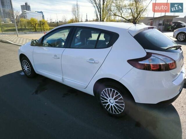 Белый Рено Меган, объемом двигателя 1.46 л и пробегом 161 тыс. км за 9000 $, фото 38 на Automoto.ua