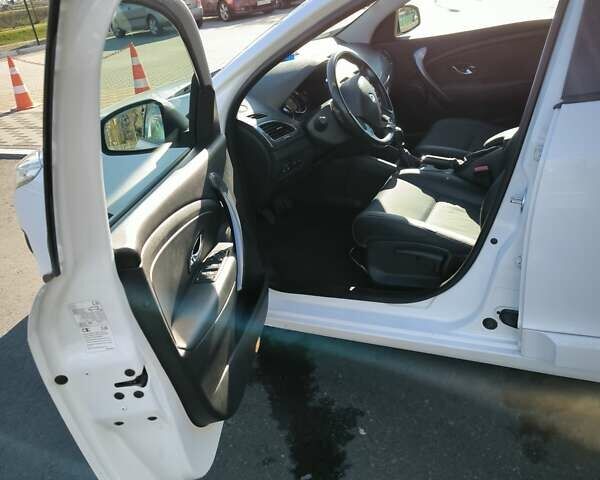 Белый Рено Меган, объемом двигателя 1.46 л и пробегом 161 тыс. км за 9000 $, фото 27 на Automoto.ua