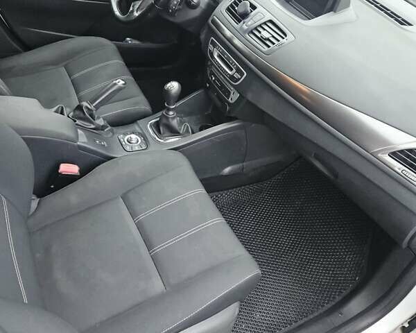 Білий Рено Меган, об'ємом двигуна 1.46 л та пробігом 233 тис. км за 8300 $, фото 13 на Automoto.ua