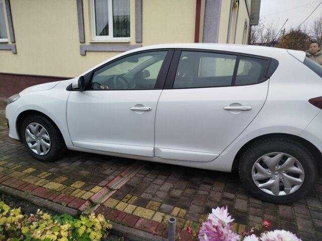 Белый Рено Меган, объемом двигателя 1.5 л и пробегом 3 тыс. км за 7700 $, фото 4 на Automoto.ua