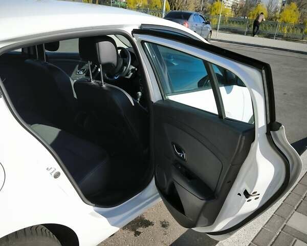 Белый Рено Меган, объемом двигателя 1.46 л и пробегом 161 тыс. км за 9000 $, фото 29 на Automoto.ua