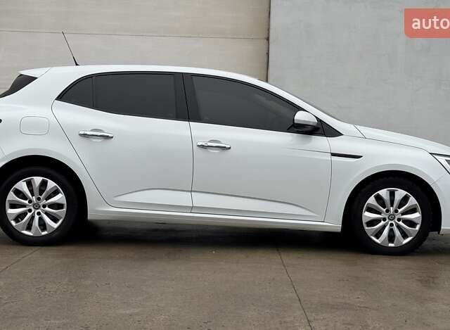 Белый Рено Меган, объемом двигателя 1.46 л и пробегом 195 тыс. км за 9950 $, фото 11 на Automoto.ua