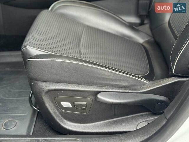 Белый Рено Меган, объемом двигателя 1.46 л и пробегом 195 тыс. км за 9950 $, фото 33 на Automoto.ua