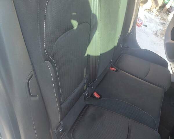 Белый Рено Меган, объемом двигателя 1.46 л и пробегом 258 тыс. км за 11500 $, фото 3 на Automoto.ua