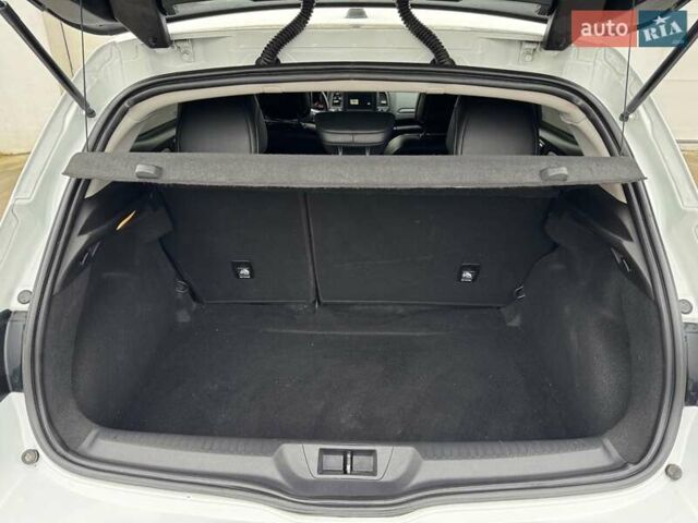 Белый Рено Меган, объемом двигателя 1.46 л и пробегом 195 тыс. км за 9950 $, фото 55 на Automoto.ua