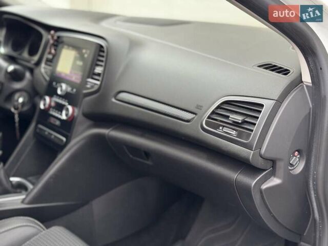 Белый Рено Меган, объемом двигателя 1.46 л и пробегом 195 тыс. км за 9950 $, фото 36 на Automoto.ua