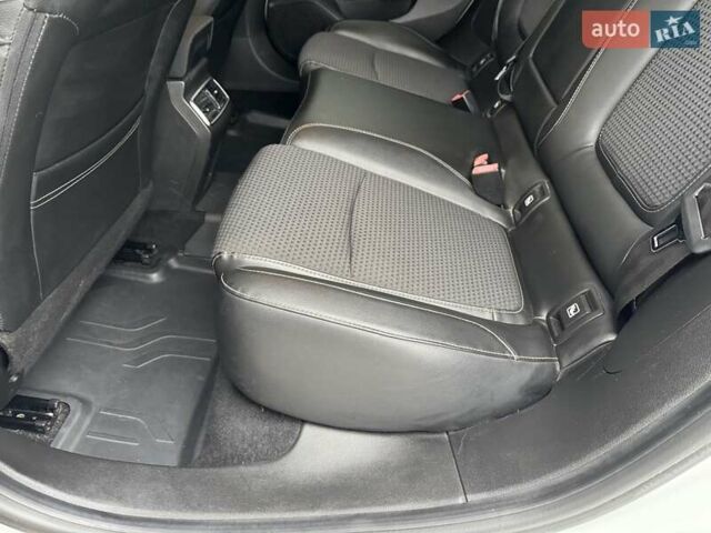 Белый Рено Меган, объемом двигателя 1.46 л и пробегом 195 тыс. км за 9950 $, фото 41 на Automoto.ua