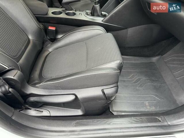 Белый Рено Меган, объемом двигателя 1.46 л и пробегом 195 тыс. км за 9950 $, фото 35 на Automoto.ua