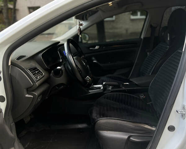 Білий Рено Меган, об'ємом двигуна 1.46 л та пробігом 132 тис. км за 12500 $, фото 5 на Automoto.ua