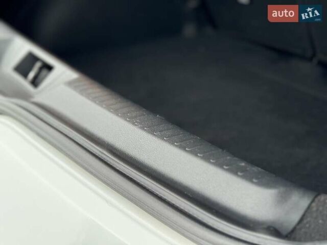 Белый Рено Меган, объемом двигателя 1.46 л и пробегом 195 тыс. км за 9950 $, фото 57 на Automoto.ua