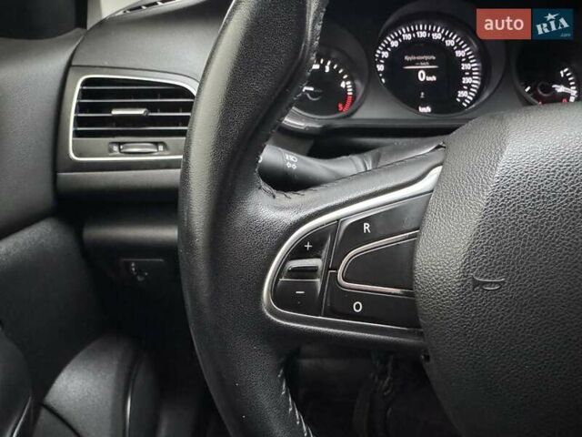 Белый Рено Меган, объемом двигателя 1.46 л и пробегом 195 тыс. км за 9950 $, фото 45 на Automoto.ua