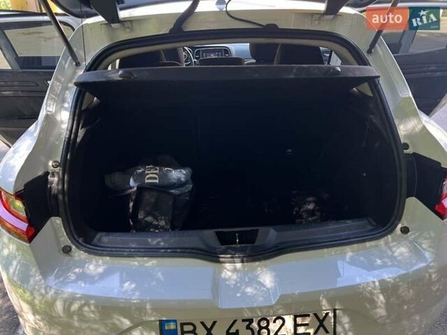 Белый Рено Меган, объемом двигателя 1.46 л и пробегом 240 тыс. км за 9500 $, фото 1 на Automoto.ua