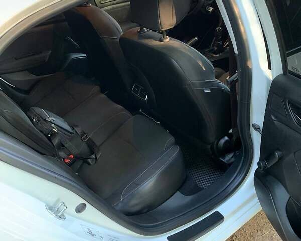 Белый Рено Меган, объемом двигателя 1.5 л и пробегом 167 тыс. км за 12800 $, фото 7 на Automoto.ua