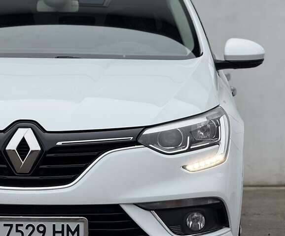 Белый Рено Меган, объемом двигателя 1.46 л и пробегом 195 тыс. км за 9950 $, фото 17 на Automoto.ua