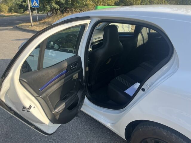 Белый Рено Меган, объемом двигателя 1.5 л и пробегом 242 тыс. км за 8500 $, фото 9 на Automoto.ua