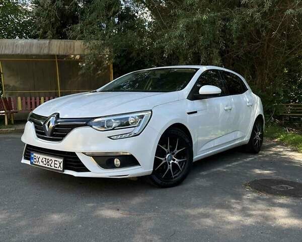 Белый Рено Меган, объемом двигателя 1.46 л и пробегом 240 тыс. км за 9500 $, фото 5 на Automoto.ua
