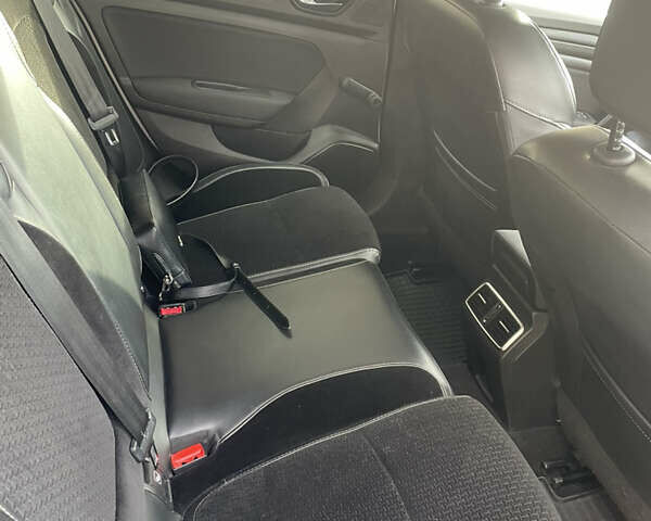 Білий Рено Меган, об'ємом двигуна 1.46 л та пробігом 226 тис. км за 11000 $, фото 9 на Automoto.ua