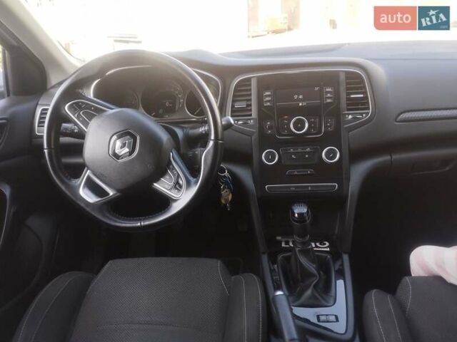 Рено Меган 2016 в Хмельницком на Automoto.ua Белый Рено Меган, объемом двигателя 1.5 л и пробегом 240 тыс. км за 10200 $, фото 4 на Automoto.ua