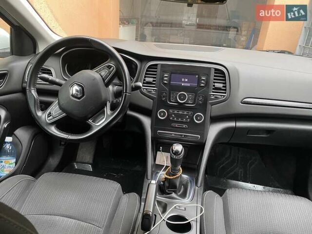 Белый Рено Меган, объемом двигателя 1.46 л и пробегом 238 тыс. км за 9500 $, фото 3 на Automoto.ua