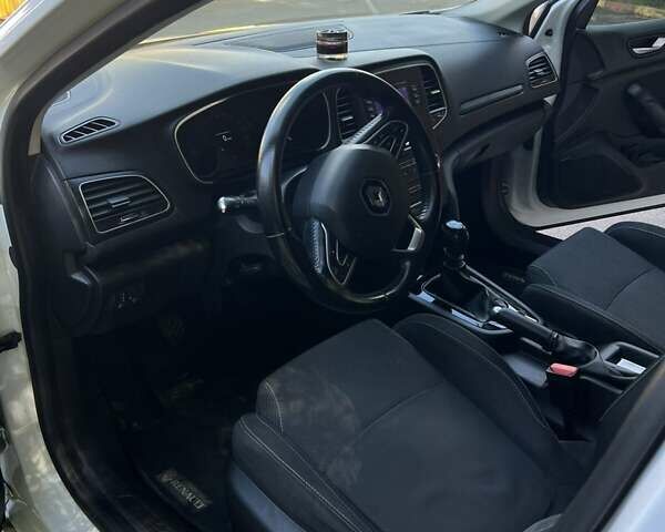 Белый Рено Меган, объемом двигателя 1.46 л и пробегом 240 тыс. км за 9500 $, фото 2 на Automoto.ua