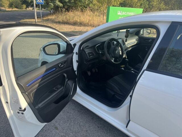 Белый Рено Меган, объемом двигателя 1.5 л и пробегом 242 тыс. км за 8500 $, фото 11 на Automoto.ua