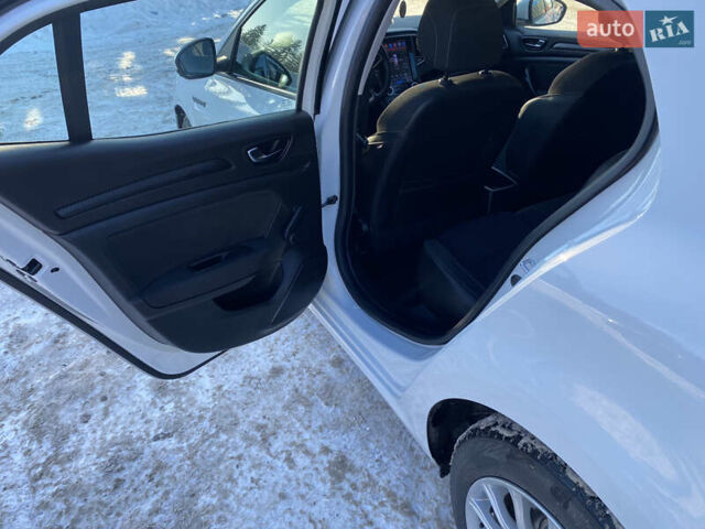 Белый Рено Меган, объемом двигателя 1.5 л и пробегом 207 тыс. км за 11850 $, фото 40 на Automoto.ua