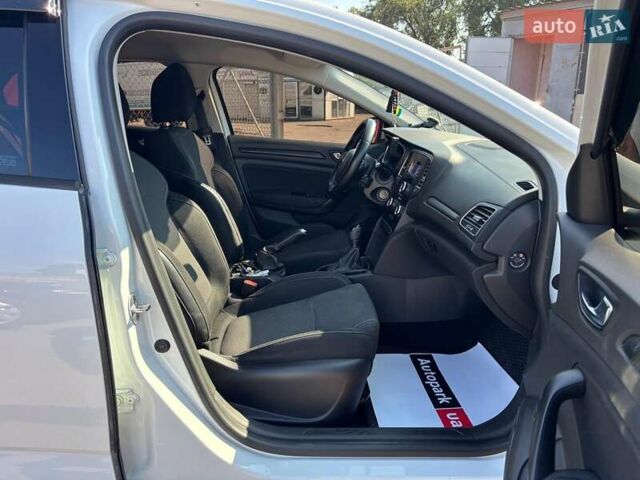 Білий Рено Меган, об'ємом двигуна 1.5 л та пробігом 221 тис. км за 10690 $, фото 15 на Automoto.ua