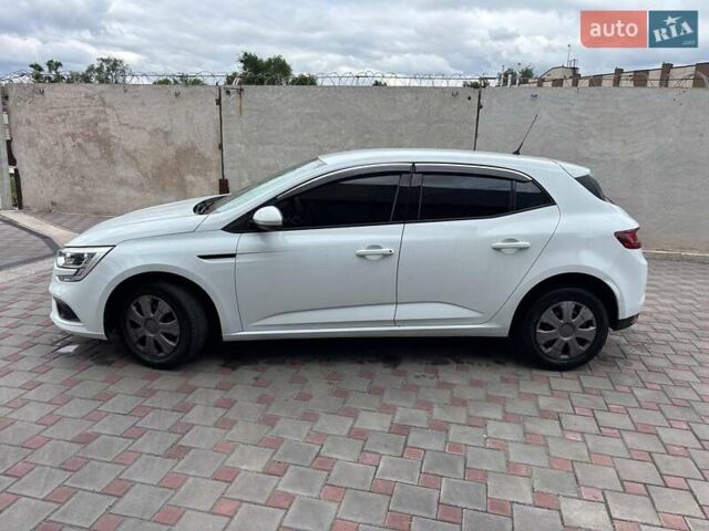 Белый Рено Меган, объемом двигателя 1.5 л и пробегом 221 тыс. км за 10790 $, фото 1 на Automoto.ua