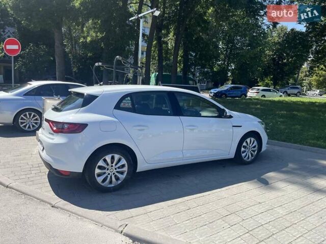 Белый Рено Меган, объемом двигателя 1.5 л и пробегом 204 тыс. км за 12400 $, фото 4 на Automoto.ua
