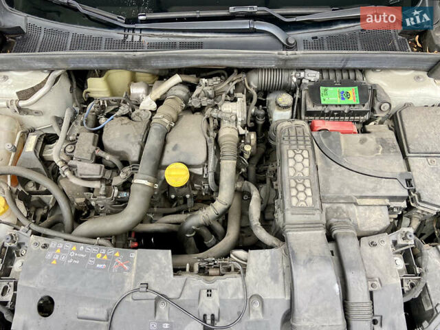 Білий Рено Меган, об'ємом двигуна 1.5 л та пробігом 151 тис. км за 15400 $, фото 86 на Automoto.ua