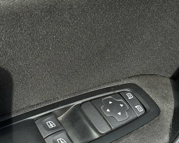 Білий Рено Меган, об'ємом двигуна 1.46 л та пробігом 154 тис. км за 9900 $, фото 11 на Automoto.ua