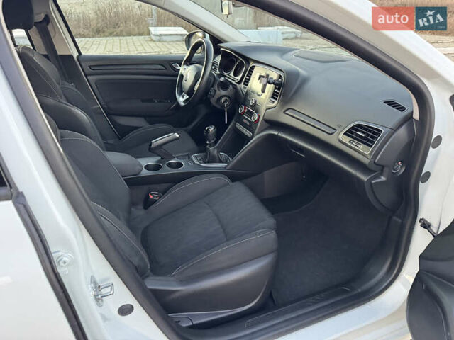 Белый Рено Меган, объемом двигателя 1.5 л и пробегом 214 тыс. км за 11999 $, фото 18 на Automoto.ua