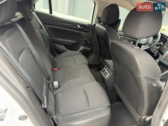 Білий Рено Меган, об'ємом двигуна 1.6 л та пробігом 189 тис. км за 10800 $, фото 16 на Automoto.ua