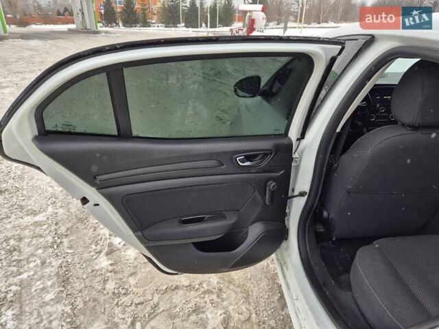 Білий Рено Меган, об'ємом двигуна 1.46 л та пробігом 309 тис. км за 11700 $, фото 20 на Automoto.ua