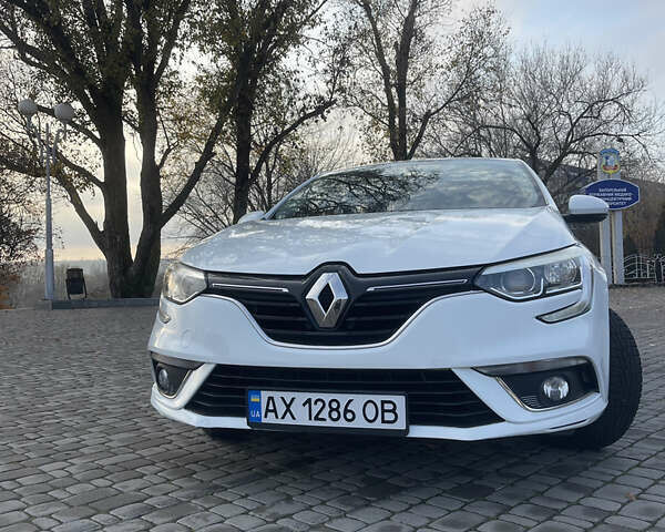 Белый Рено Меган, объемом двигателя 1.46 л и пробегом 224 тыс. км за 9500 $, фото 1 на Automoto.ua