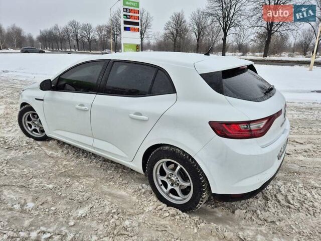 Білий Рено Меган, об'ємом двигуна 1.46 л та пробігом 309 тис. км за 11700 $, фото 7 на Automoto.ua