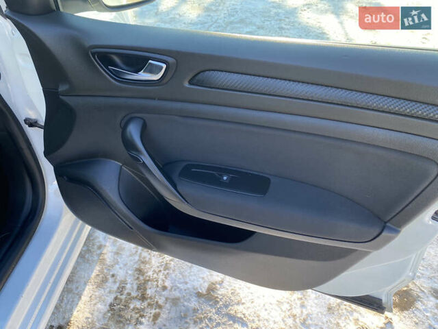 Белый Рено Меган, объемом двигателя 1.5 л и пробегом 207 тыс. км за 11850 $, фото 42 на Automoto.ua