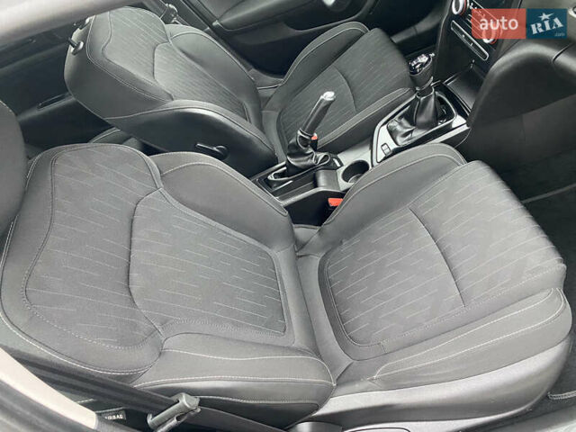 Білий Рено Меган, об'ємом двигуна 1.5 л та пробігом 207 тис. км за 11450 $, фото 19 на Automoto.ua
