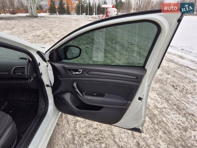 Білий Рено Меган, об'ємом двигуна 1.46 л та пробігом 309 тис. км за 11700 $, фото 23 на Automoto.ua