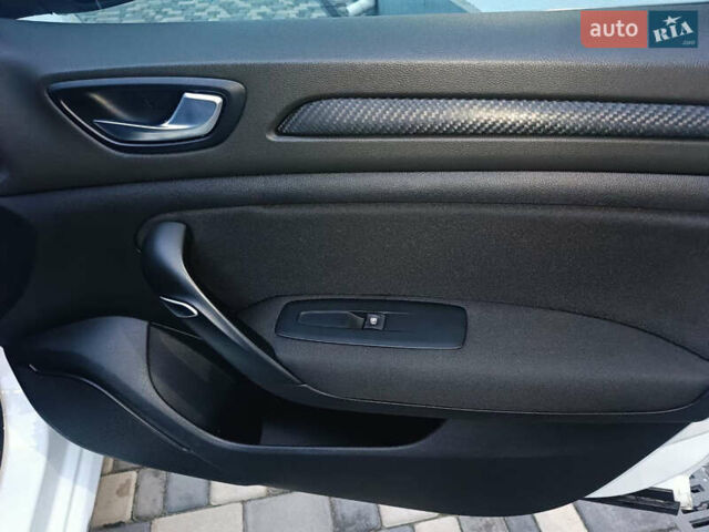 Білий Рено Меган, об'ємом двигуна 1.5 л та пробігом 241 тис. км за 11500 $, фото 17 на Automoto.ua