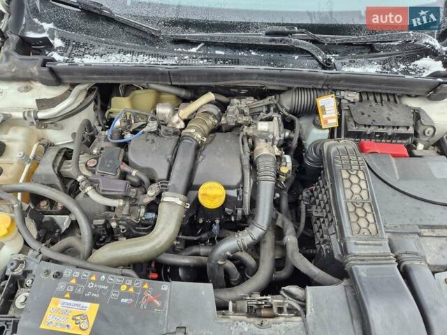 Білий Рено Меган, об'ємом двигуна 1.46 л та пробігом 309 тис. км за 11700 $, фото 31 на Automoto.ua