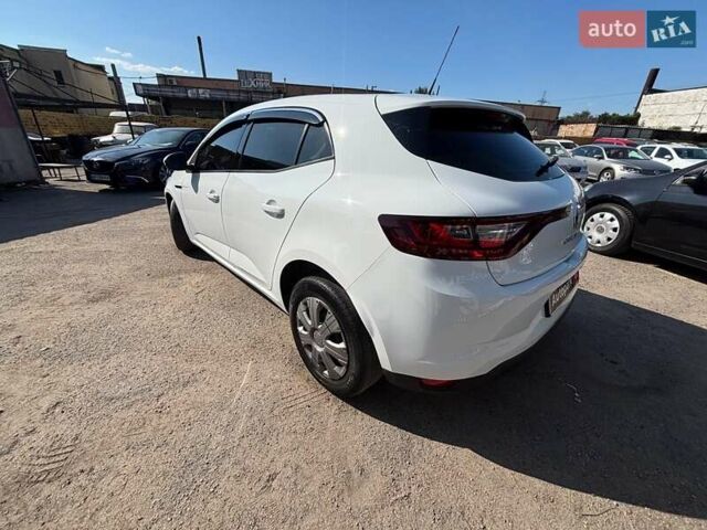 Білий Рено Меган, об'ємом двигуна 1.5 л та пробігом 221 тис. км за 10690 $, фото 2 на Automoto.ua