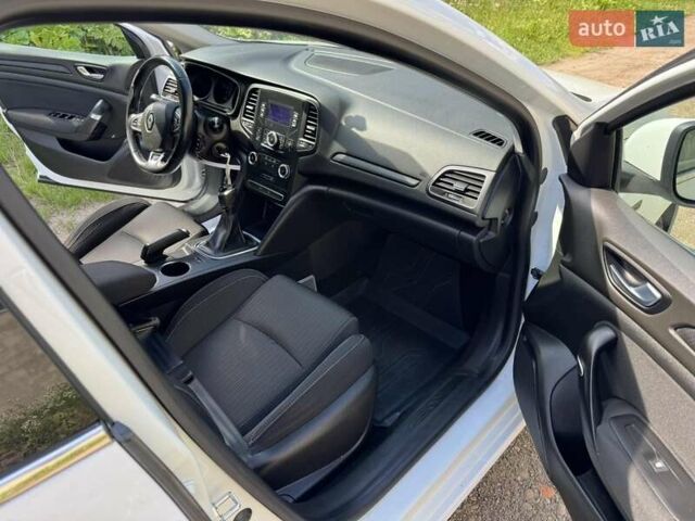 Белый Рено Меган, объемом двигателя 1.5 л и пробегом 259 тыс. км за 9600 $, фото 18 на Automoto.ua