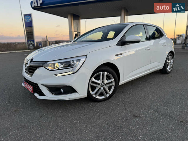 Белый Рено Меган, объемом двигателя 1.5 л и пробегом 214 тыс. км за 11999 $, фото 3 на Automoto.ua