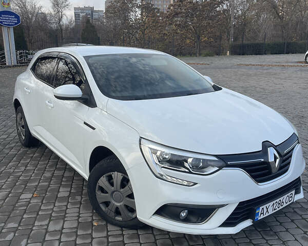 Белый Рено Меган, объемом двигателя 1.46 л и пробегом 224 тыс. км за 9500 $, фото 2 на Automoto.ua