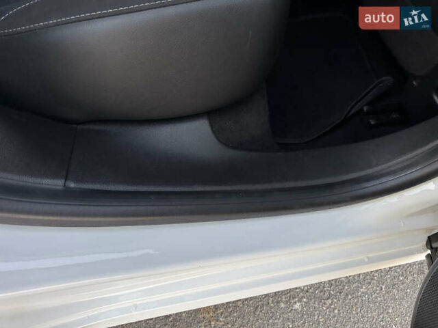 Белый Рено Меган, объемом двигателя 1.5 л и пробегом 214 тыс. км за 11999 $, фото 14 на Automoto.ua