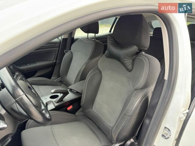 Білий Рено Меган, об'ємом двигуна 1.6 л та пробігом 189 тис. км за 10800 $, фото 13 на Automoto.ua