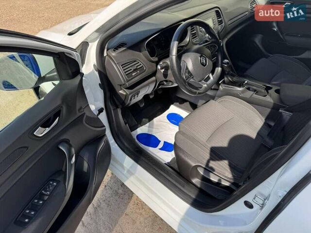 Белый Рено Меган, объемом двигателя 1.5 л и пробегом 259 тыс. км за 9600 $, фото 8 на Automoto.ua
