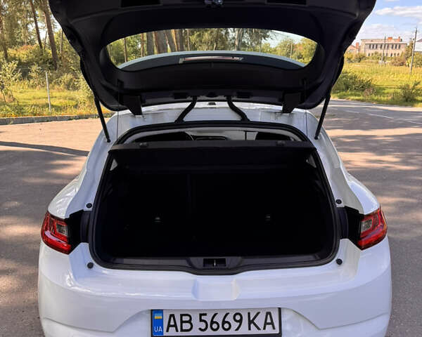 Белый Рено Меган, объемом двигателя 1.46 л и пробегом 139 тыс. км за 13900 $, фото 35 на Automoto.ua